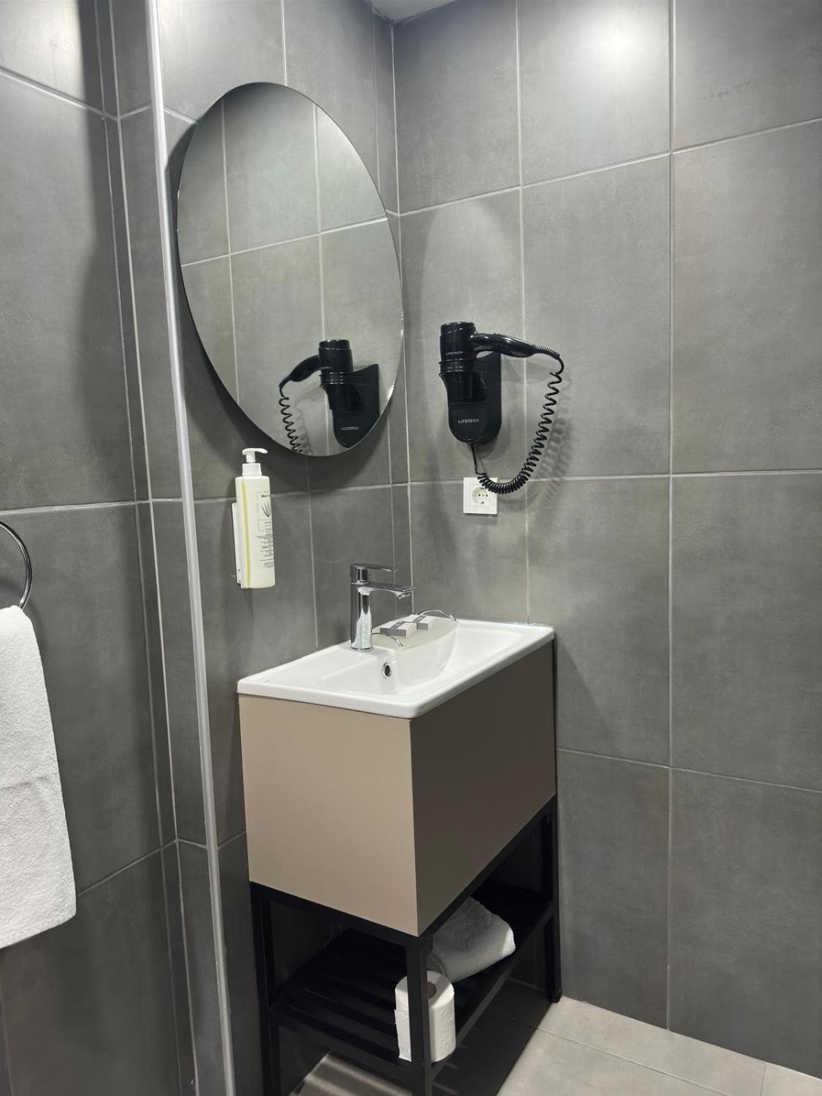 Monezza Hotel Maltepe Истанбул Екстериор снимка
