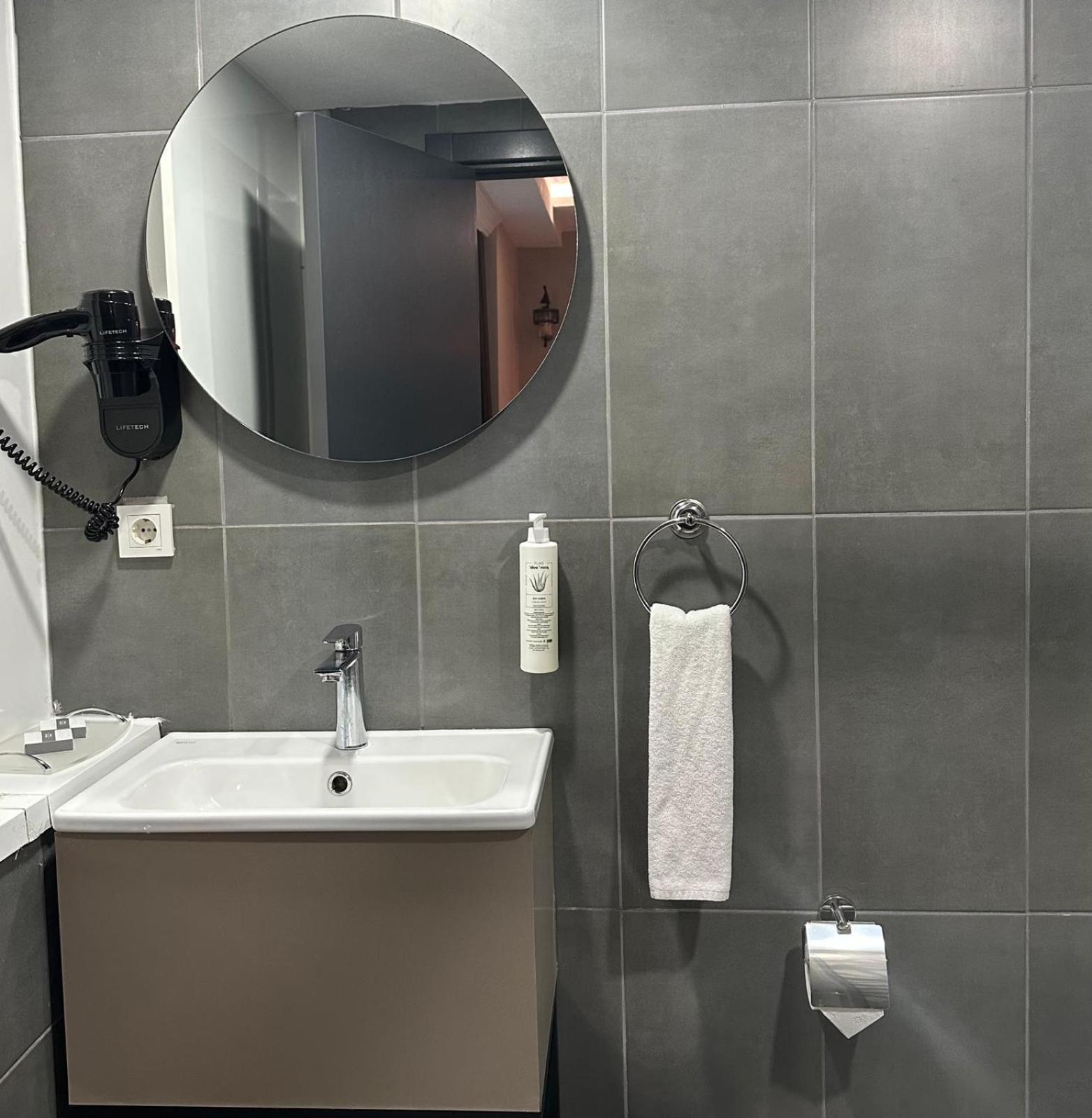 Monezza Hotel Maltepe Истанбул Екстериор снимка